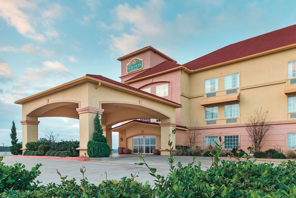 La Quinta By Wyndham Glen Rose Hotel Exterior photo