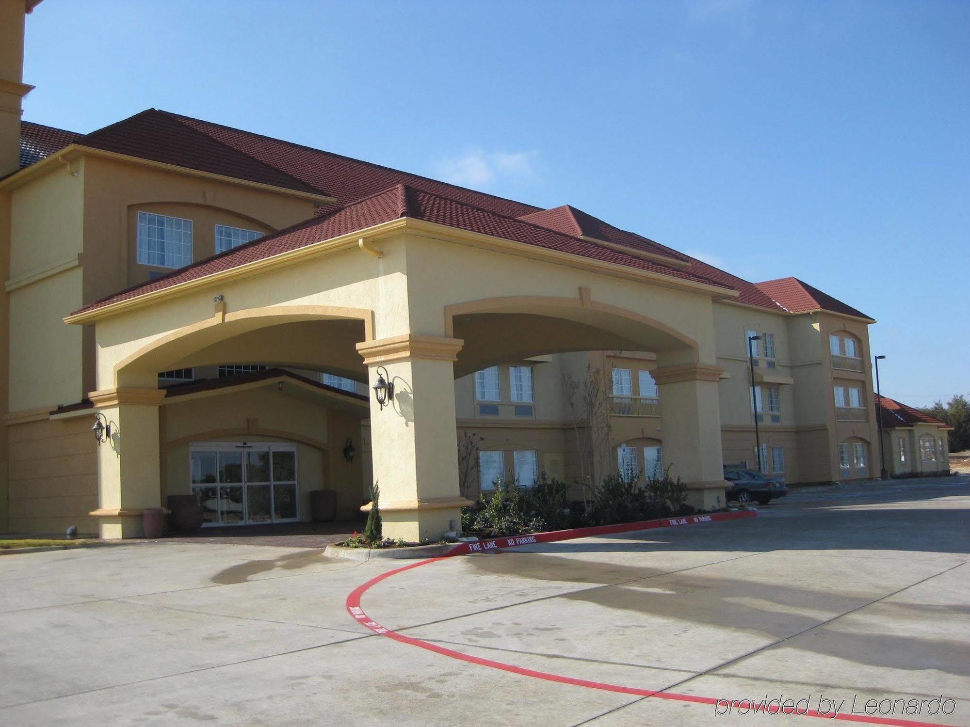 La Quinta By Wyndham Glen Rose Hotel Exterior photo